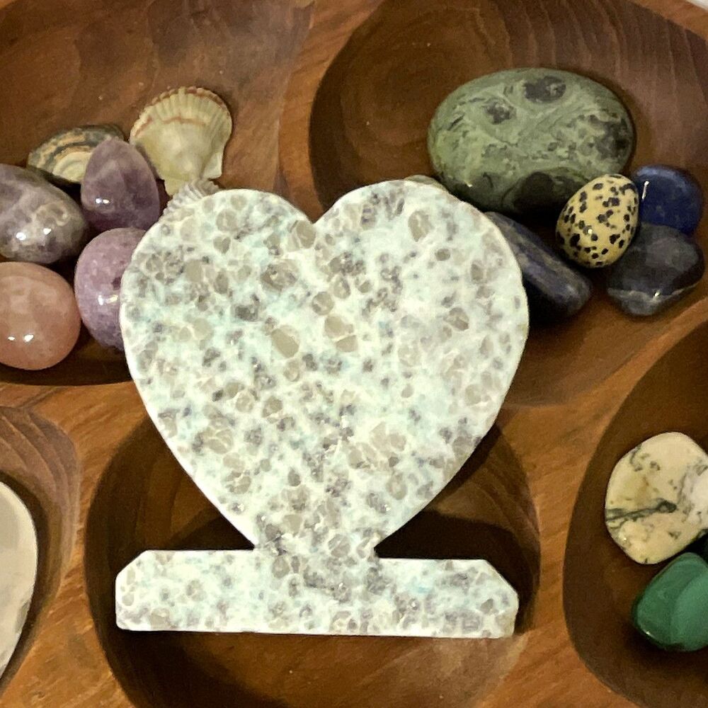 Heart-Shaped Kiwi Jasper Speckled Polished Stone Carving Figurine Decor Piece